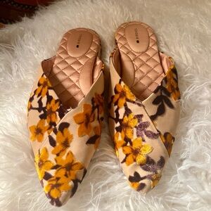 Birdies The Swan slip-on slides, featuring a limited-edition velvet gold. Sz 8